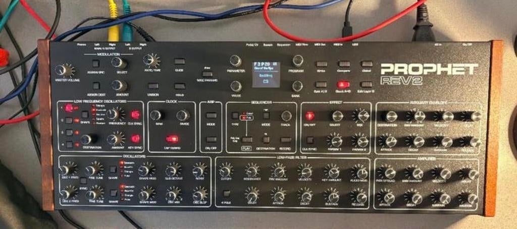 Sequential Prophet REV2-8 Desktop Synthesizer, Overige merken, Zo goed als nieuw, Met midi-aansluiting, Overige aantallen