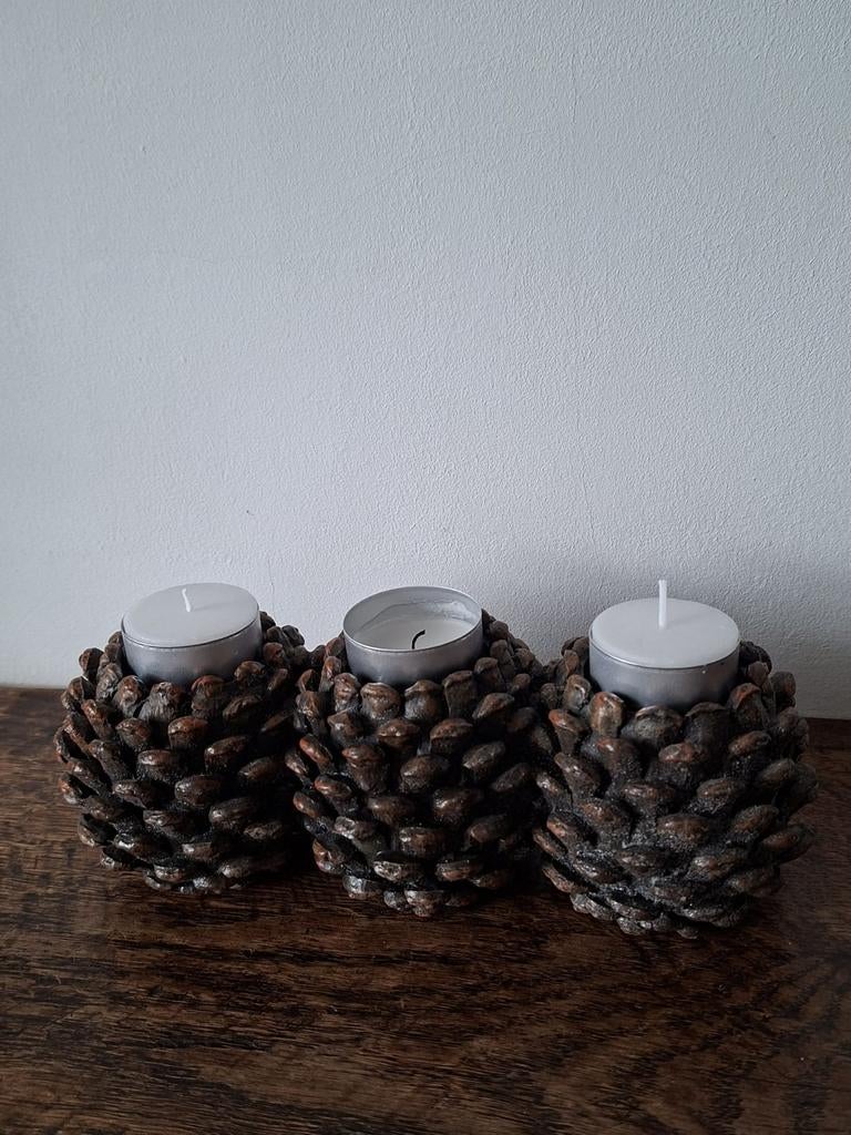 Dennenappels kaarshouder landelijk, Huis en Inrichting, Woonaccessoires | Kandelaars en Kaarsen, Ophalen of Verzenden, Zo goed als nieuw