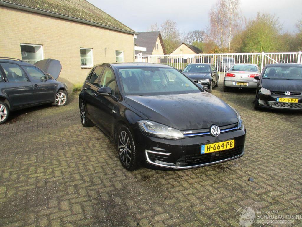 Volkswagen e-Golf E-DITION (bj 2020, automaat), Auto diversen, Schadeauto's, Volkswagen, Automaat, Elektrisch, Hatchback, Zwart