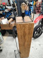 Sfeervolle staande lamp van robuust hout en metaal, Huis en Inrichting, Lampen | Vloerlampen, Ophalen, 100 tot 150 cm, Industrieel, Rustiek, Modern