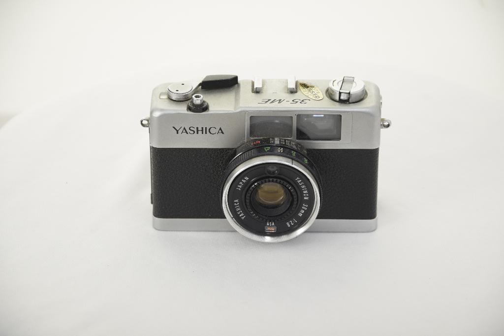 Yashica 35-ME Vintage Compact Met Scherpe 38mm f/2.8 Lens, Audio, Tv en Foto, Fotocamera's Analoog, Ophalen of Verzenden, Gebruikt