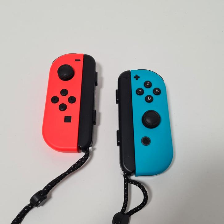Nintendo Switch Joy Con Set Rood-Blauw, Spelcomputers en Games, Spelcomputers | Nintendo Consoles | Accessoires, Gebruikt, Switch