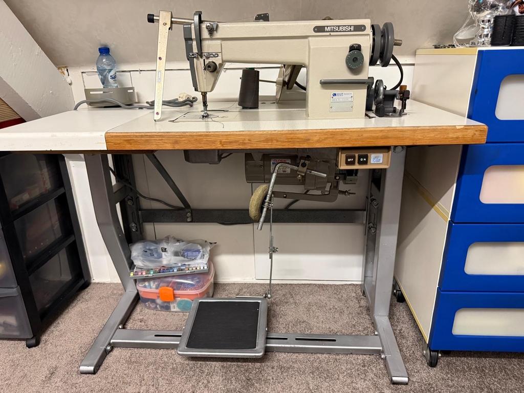 Zo goed als nieuwe industriële naaimachine, Hobby en Vrije tijd, Naaimachines en Toebehoren, Industrieel, Ophalen, Overige merken