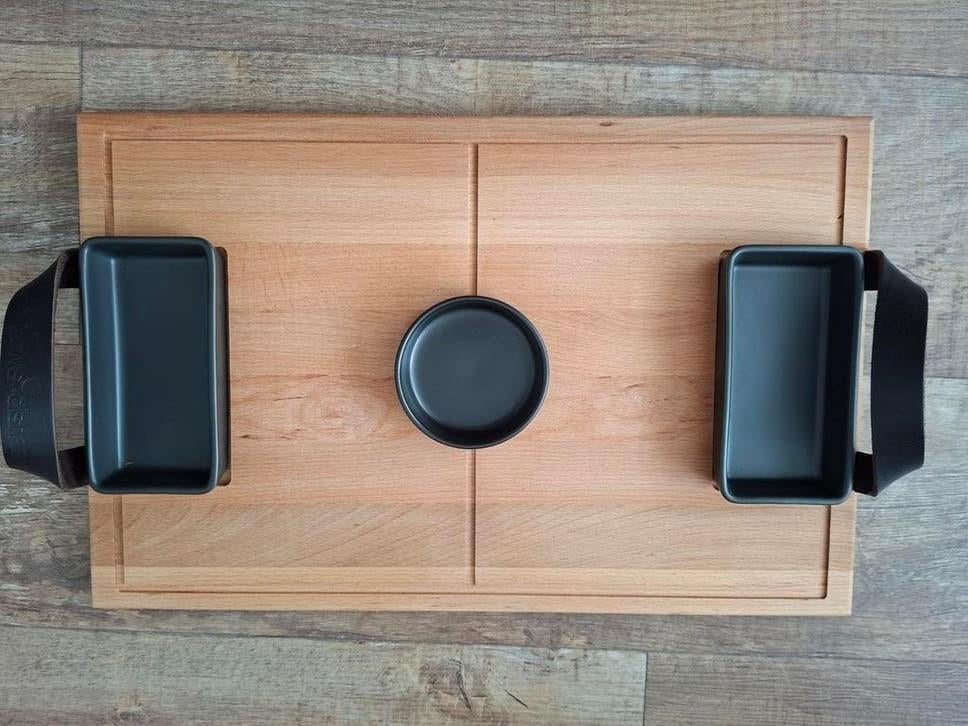 Houten borrelplank serveerplank voetbalveld met 3 schaaltjes, Huis en Inrichting, Keuken | Keukenbenodigdheden, Ophalen, Hout