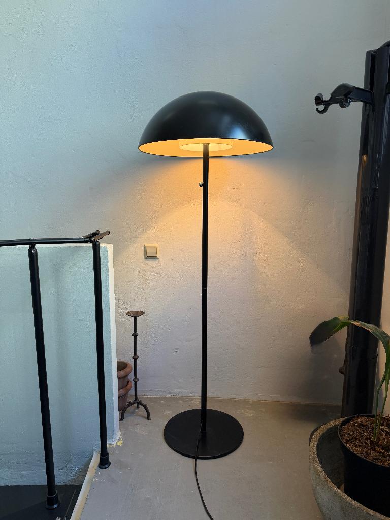 Vintage design Brasa vloerlamp, zwart metalen staande lamp