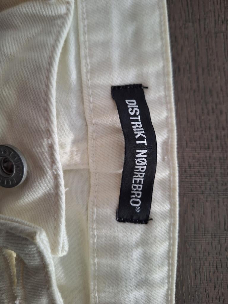 Distrikt Nørrebro korte jeans wit, maat 48/50 (M), Maat 48/50 (M), Wit, Ophalen of Verzenden, Zo goed als nieuw
