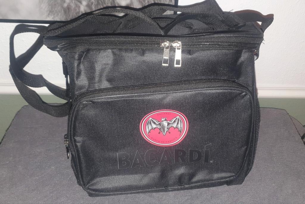 Bacardi koeltas met een klein fabrieksfoutje onder, Ophalen of Verzenden, Nieuw, Gebruiksvoorwerp