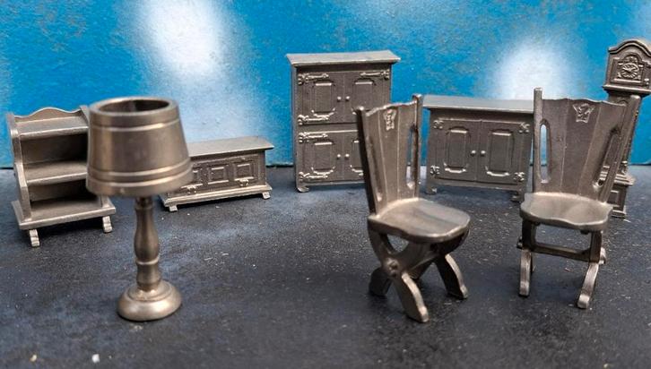 Poppenhuis meubelen. Tin. 8 stuks.  Vintage., Verzamelen, Poppenhuizen en Toebehoren, Zo goed als nieuw, Poppenhuis, Ophalen
