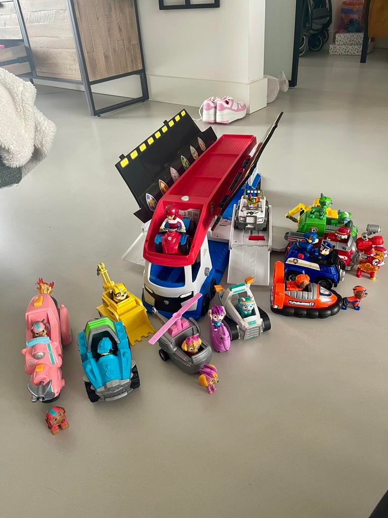 Paw Patrol Bus met alle figuren, Kinderen en Baby's, Ophalen, Zo goed als nieuw