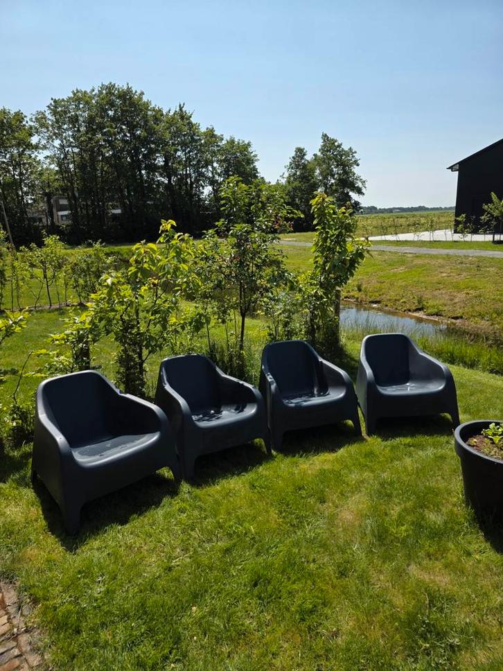 4x Donkergrijze Kunststof Tuinstoelen, Tuin en Terras, Tuinstoelen, Gebruikt, Kunststof, Ophalen