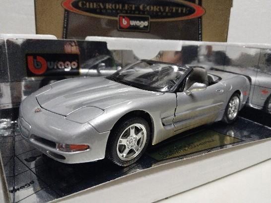 Chevrolet Corvette cabriolet grijs of wit Bburago 1:18 KRD, Hobby en Vrije tijd, Modelauto's | 1:18, Zo goed als nieuw, Auto, Bburago