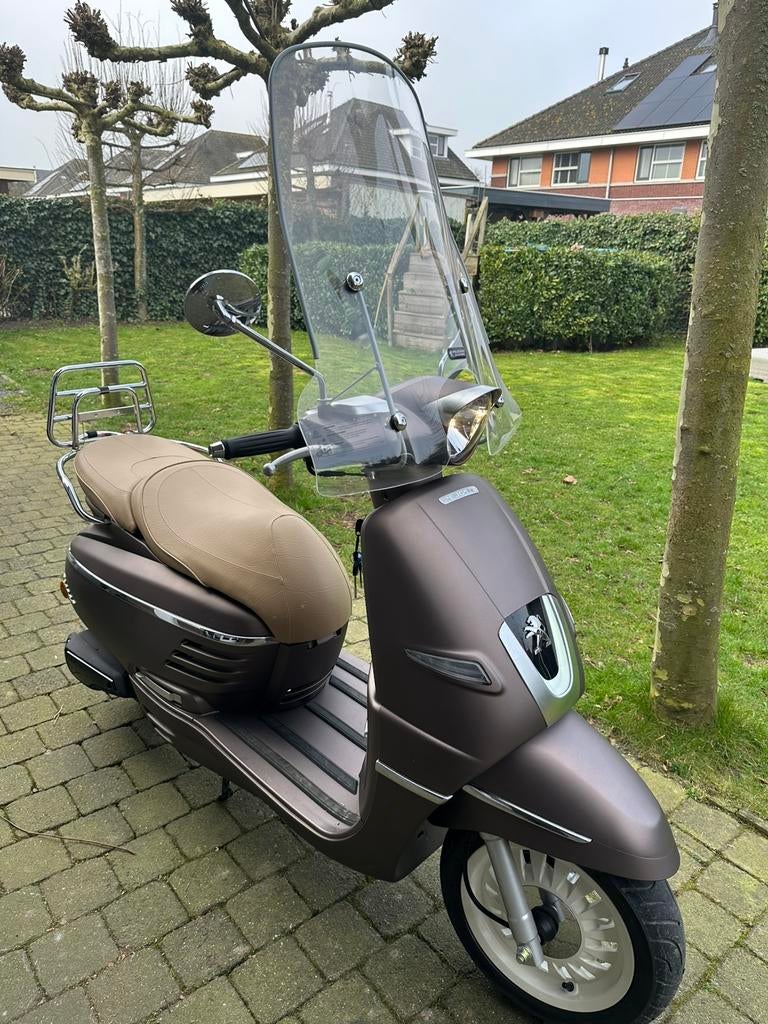 Peugeot Django 2020 Bruin metallic, Ophalen, Zo goed als nieuw, Benzine, Peugeot