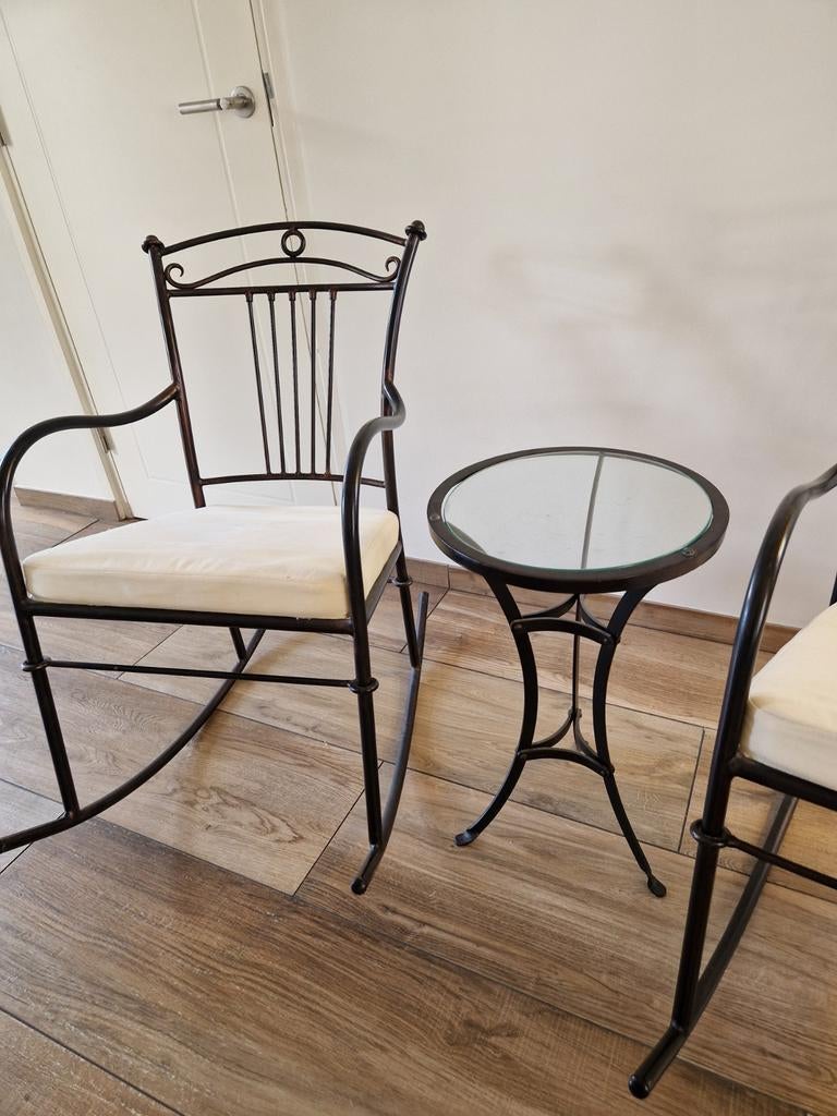 Schommelstoelen met tafel - set in topstaat!, Huis en Inrichting, Stoelen, Ophalen, Zo goed als nieuw, Metaal, Tijdloos