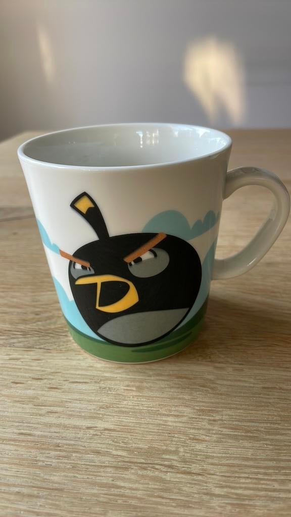 Beker Arabia Finland Angry Birds, Huis en Inrichting, Keuken | Servies, Gebruikt, Kop(pen) en/of Schotel(s), Overige stijlen, Keramiek