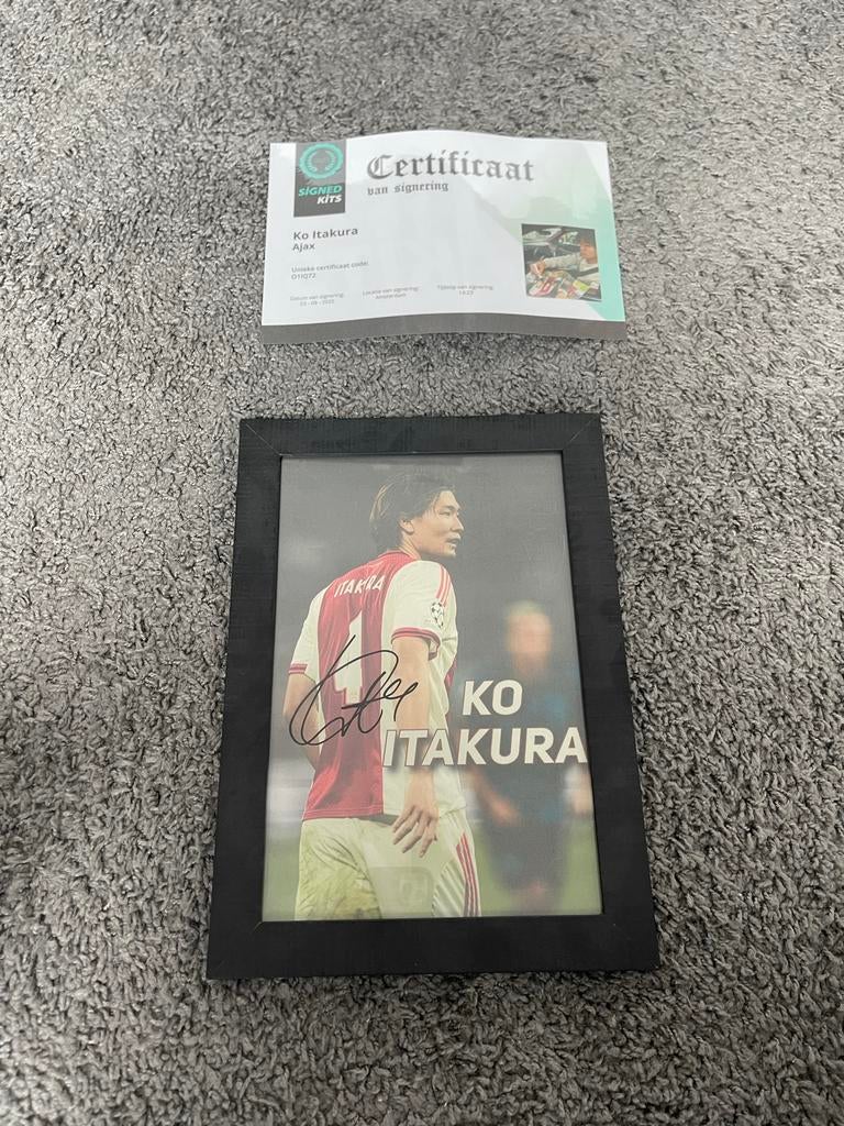 Gesigneerde foto Ko Itakura (Ajax) met certificaat, Ophalen of Verzenden, Zo goed als nieuw, Ajax, Poster, Plaatje of Sticker
