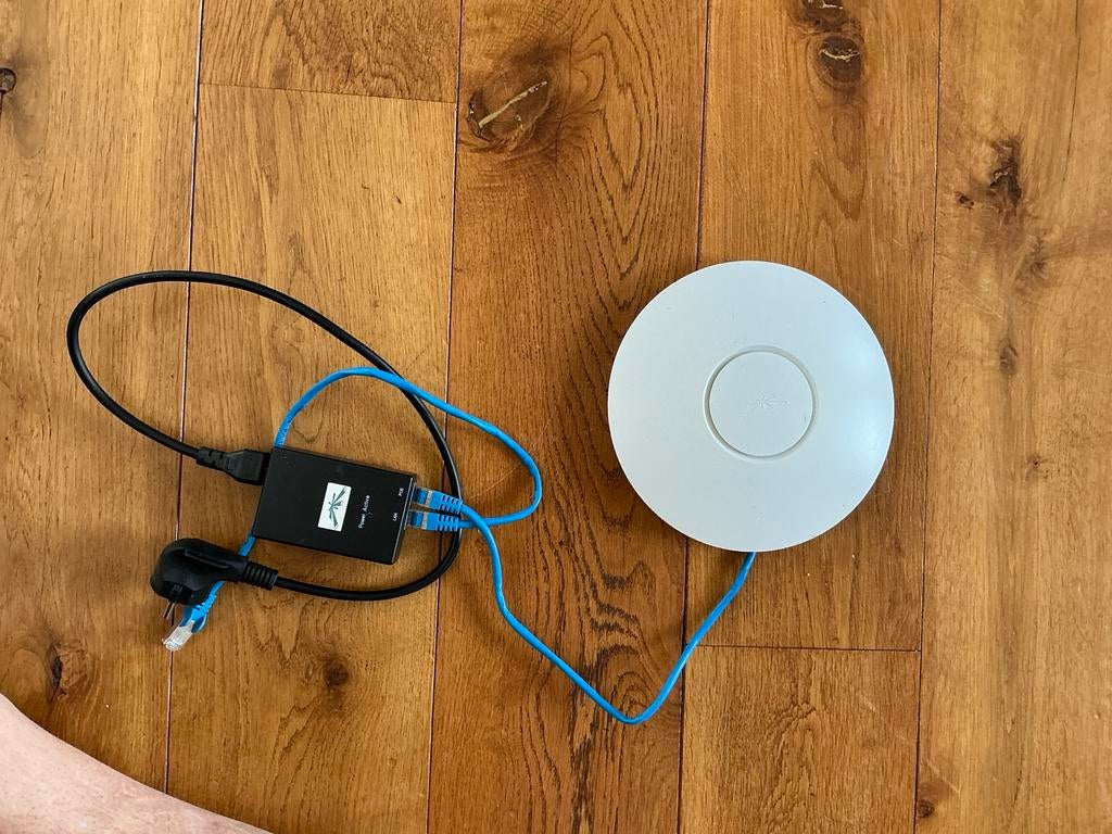 Ubiquiti UniFi AP Pro met PoE Adapter, Ophalen of Verzenden, Gebruikt