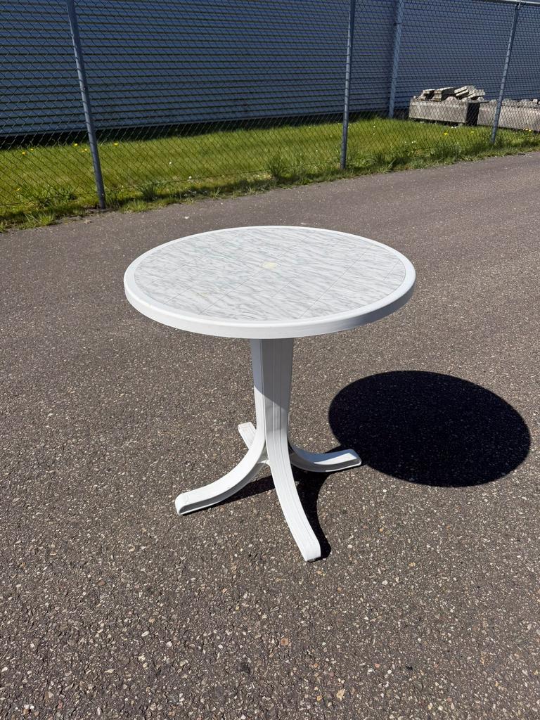 Tuintafel, Ophalen, Zo goed als nieuw