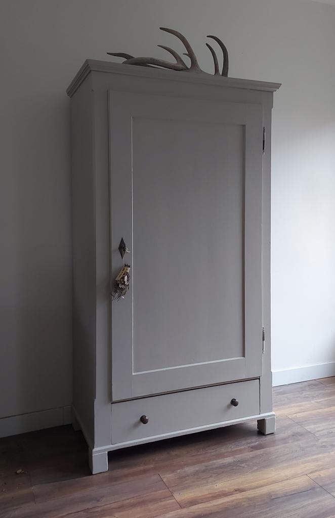Landelijke klassieke kast, eendeurskast, legkast kledingkast, Antiek en Kunst, Antiek | Meubels | Kasten, Ophalen of Verzenden