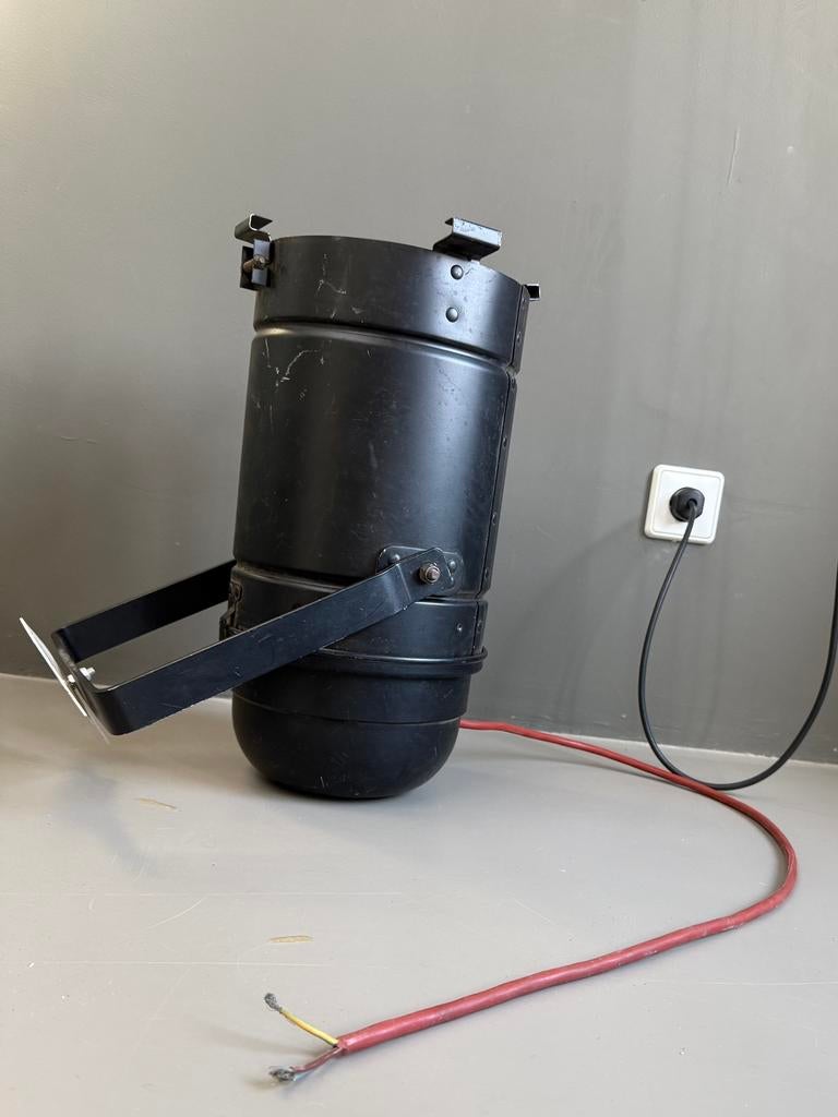 Discotheek lampen / toneelspot zwart staal, 2 stuks. Gratis, Huis en Inrichting, Lampen | Hanglampen, Ophalen, Gebruikt, Minder dan 50 cm