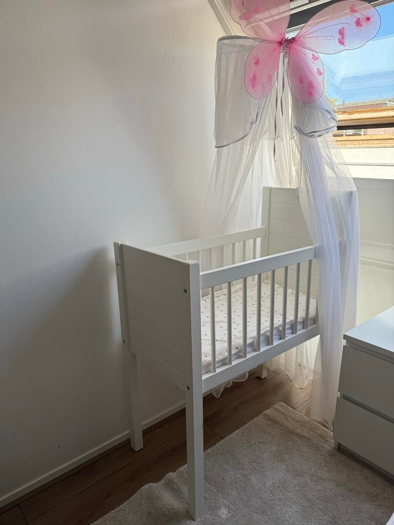 Wit babybedje inclusief matrasje, Ophalen, Zo goed als nieuw, Wieg