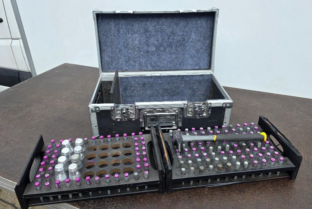 Truss koffer met 144 pinnen, 8 eitjes en hamer, Ophalen, Gebruikt, Overige instrumenten, Flightcase