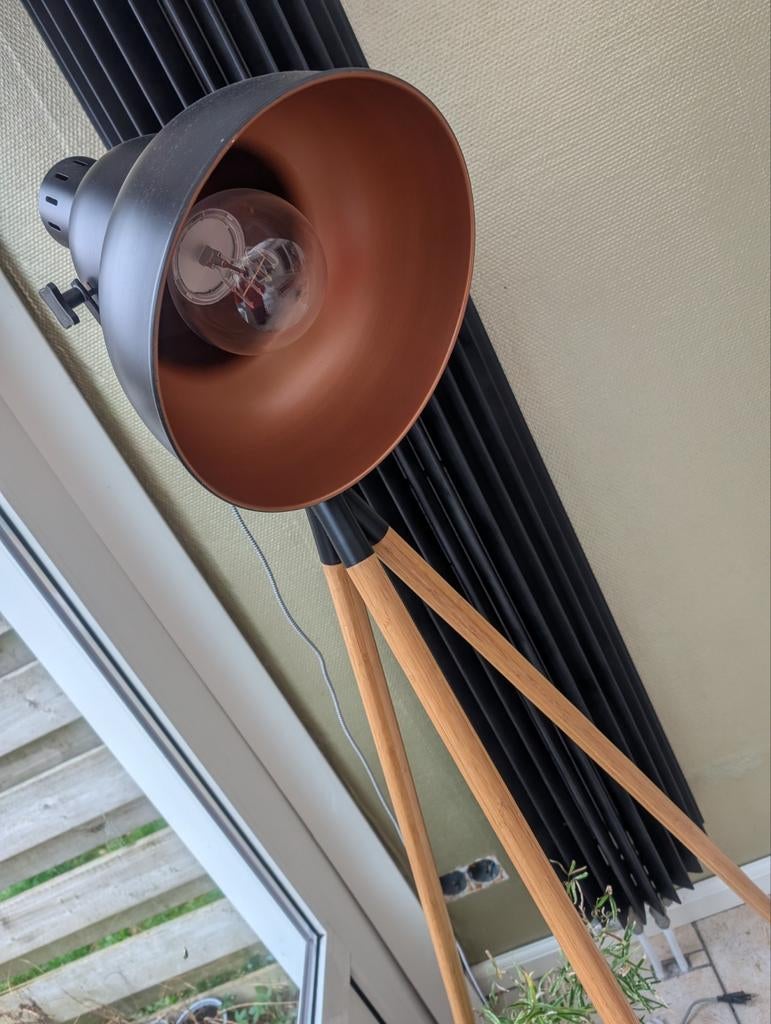 Staande Tripod Filmlamp met Zwart/Koperen Kap, Ophalen, Gebruikt, Industrieel, Modern, Scandinavisch, 100 tot 150 cm