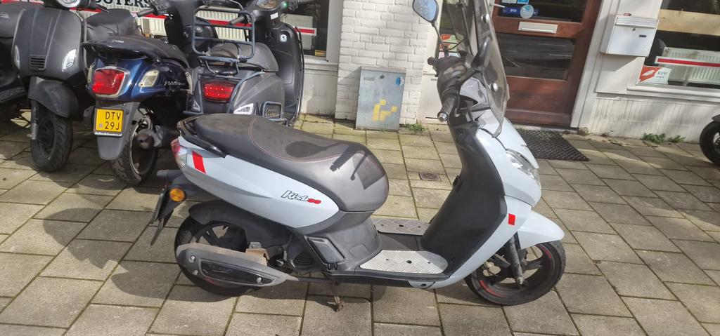Peugeot kisbee R, Ophalen, Gebruikt, Benzine, Peugeot