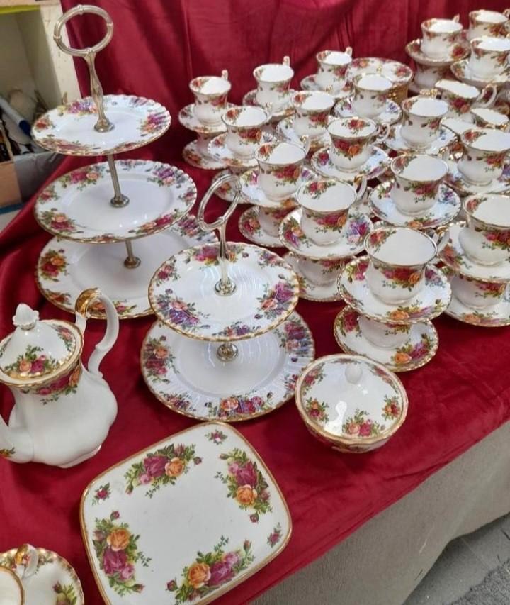 Bij ons heel veel royal albert old country rose alles los tk, Antiek en Kunst, Antiek | Servies compleet, Ophalen of Verzenden