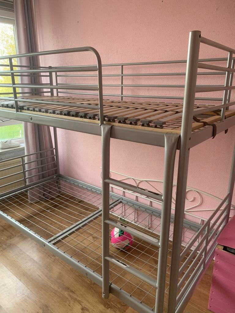 Stevig metalen stapelbed - ideaal voor kinderkamer, Kinderen en Baby's, Kinderkamer | Stapelbedden en Hoogslapers, Ophalen, Gebruikt