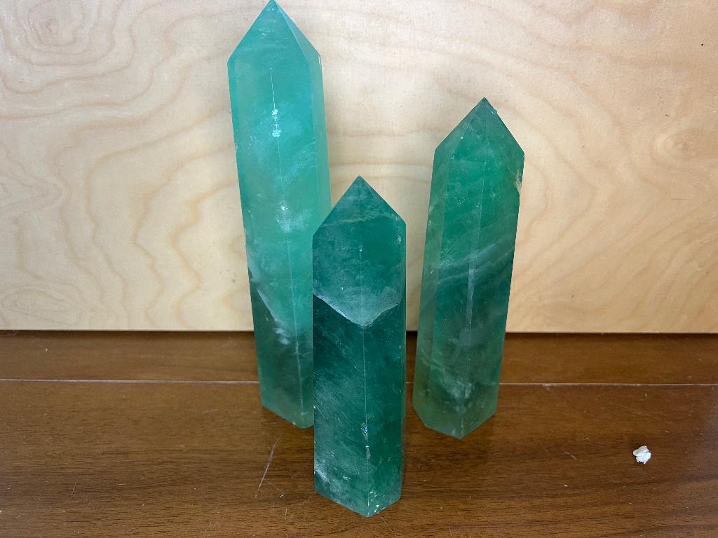 Fluoriet prachtig mooie diep groene obelisk torens als set., Ophalen of Verzenden, Mineraal