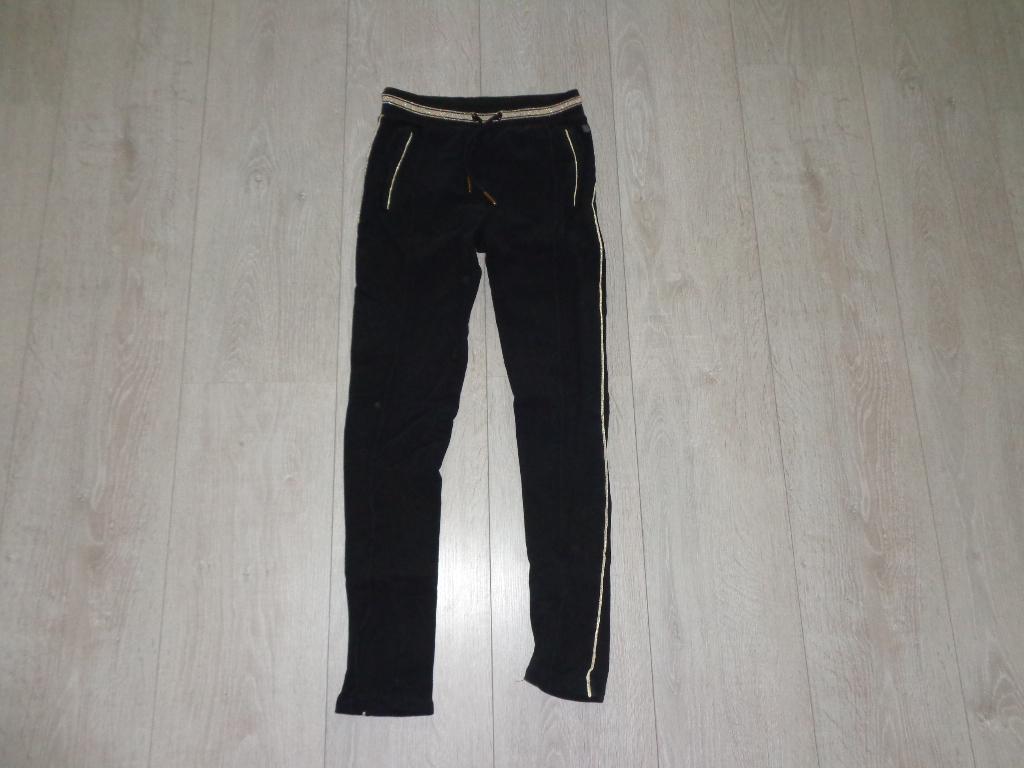 zwarte meisjesbroek met gouden bies van Persival, maat 140/1, Kinderen en Baby's, Kinderkleding | Maat 140, Ophalen of Verzenden