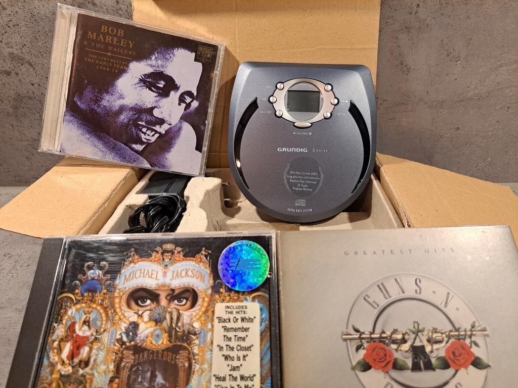 Grundig Discman met doos, handleiding en 3 gratis cd's, Ophalen of Verzenden, Discman