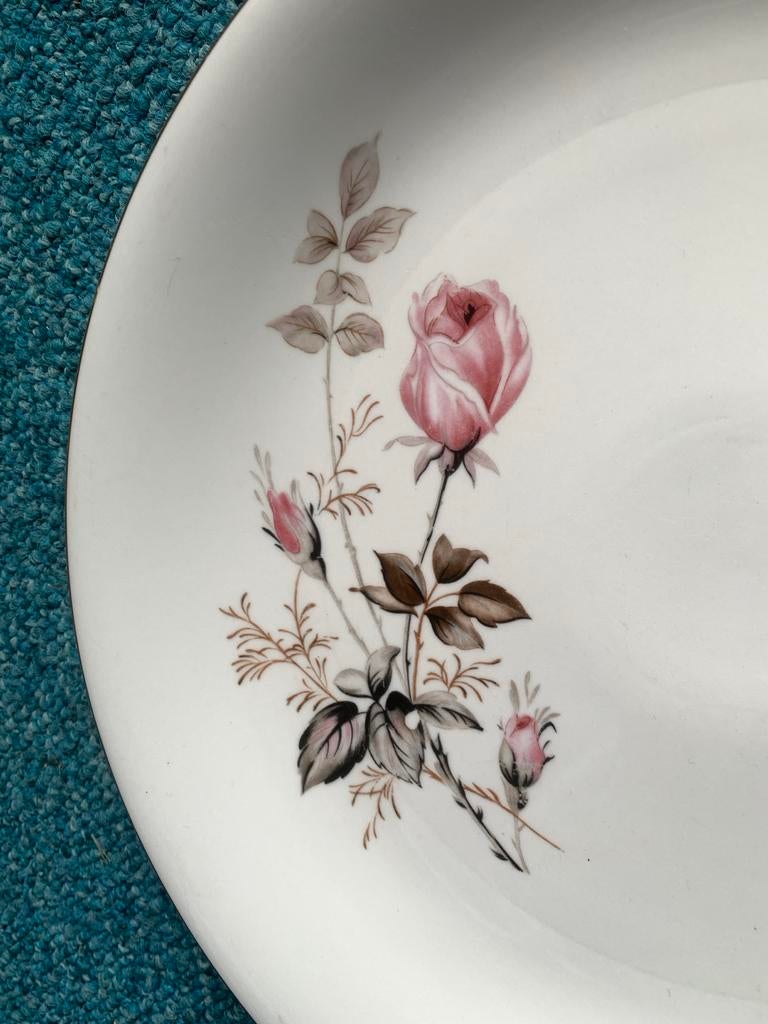 Monopoli Decoratieve porseleinen schaal met rozenmotief 28cm, Gebruikt, Ophalen of Verzenden, Schaal of Schalen, Overige stijlen