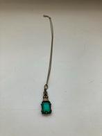 Vintage goudkleurige ketting met hangertje groen glassteen, Gebruikt, Overige kleuren, Ophalen of Verzenden, Overige materialen