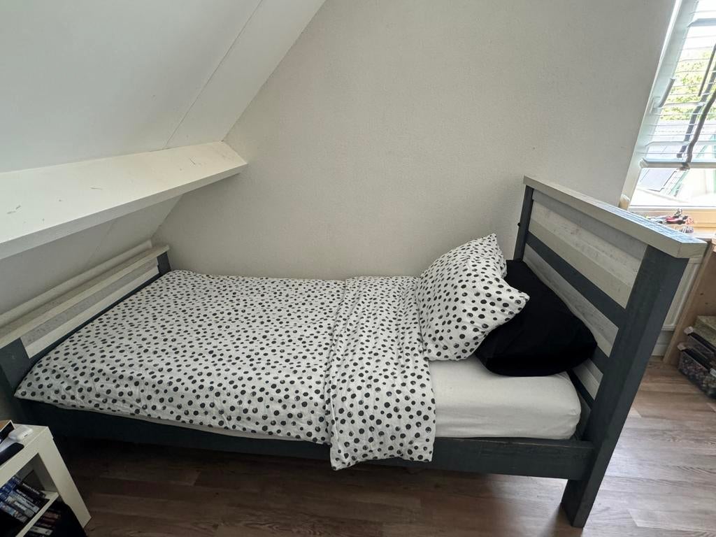 1 persoonsbed met nachtkastje, Huis en Inrichting, Slaapkamer | Bedden, Ophalen, Gebruikt, 90 cm, Eenpersoons