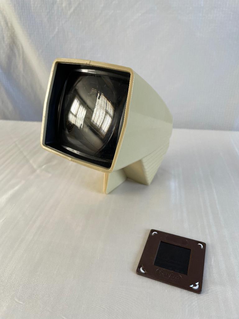 Vintage diaviewer van Revue Medium, Audio, Tv en Foto, Diaprojectors, Ophalen of Verzenden, Gebruikt, Met scherm