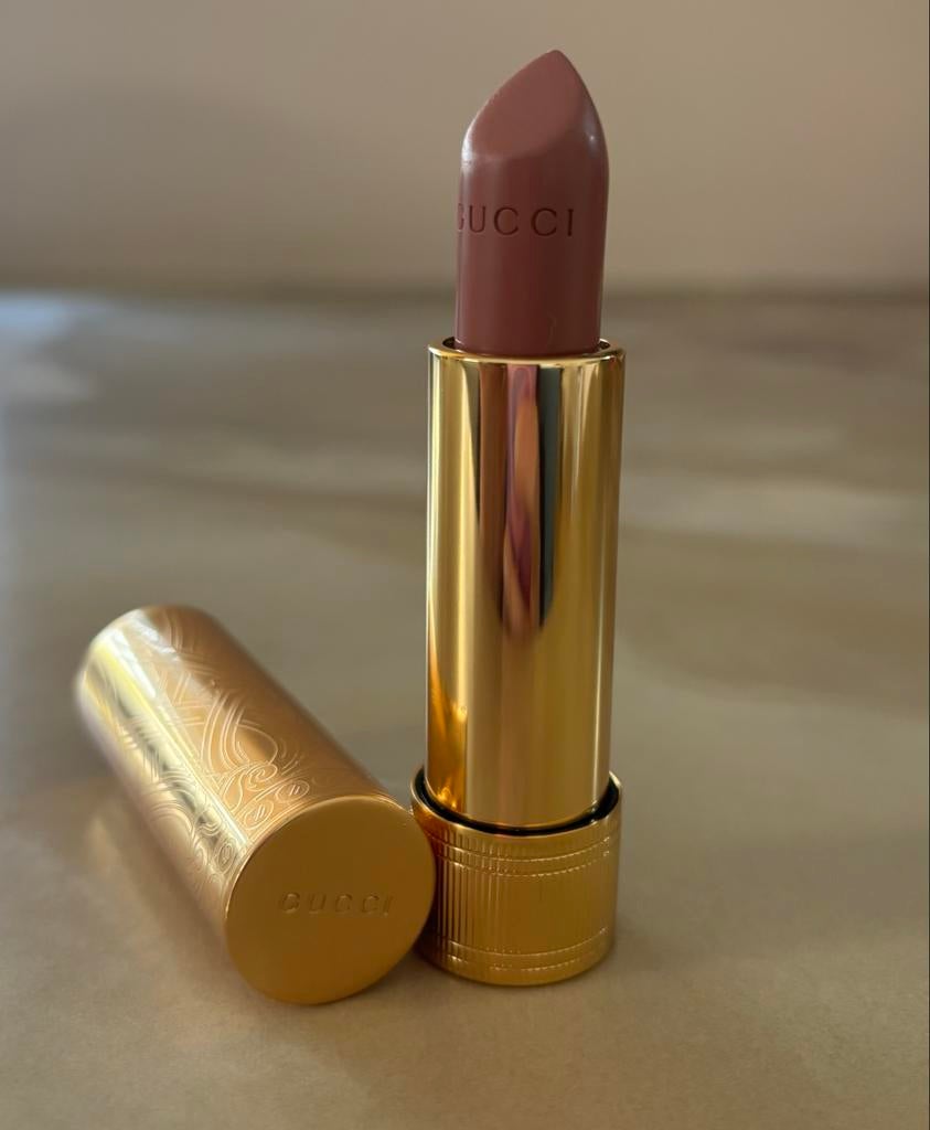 Gucci Rouge à Lèvres Satin Lipstick - Matilda Sunrise 119, Ophalen of Verzenden, Zo goed als nieuw, Make-up, Overige kleuren
