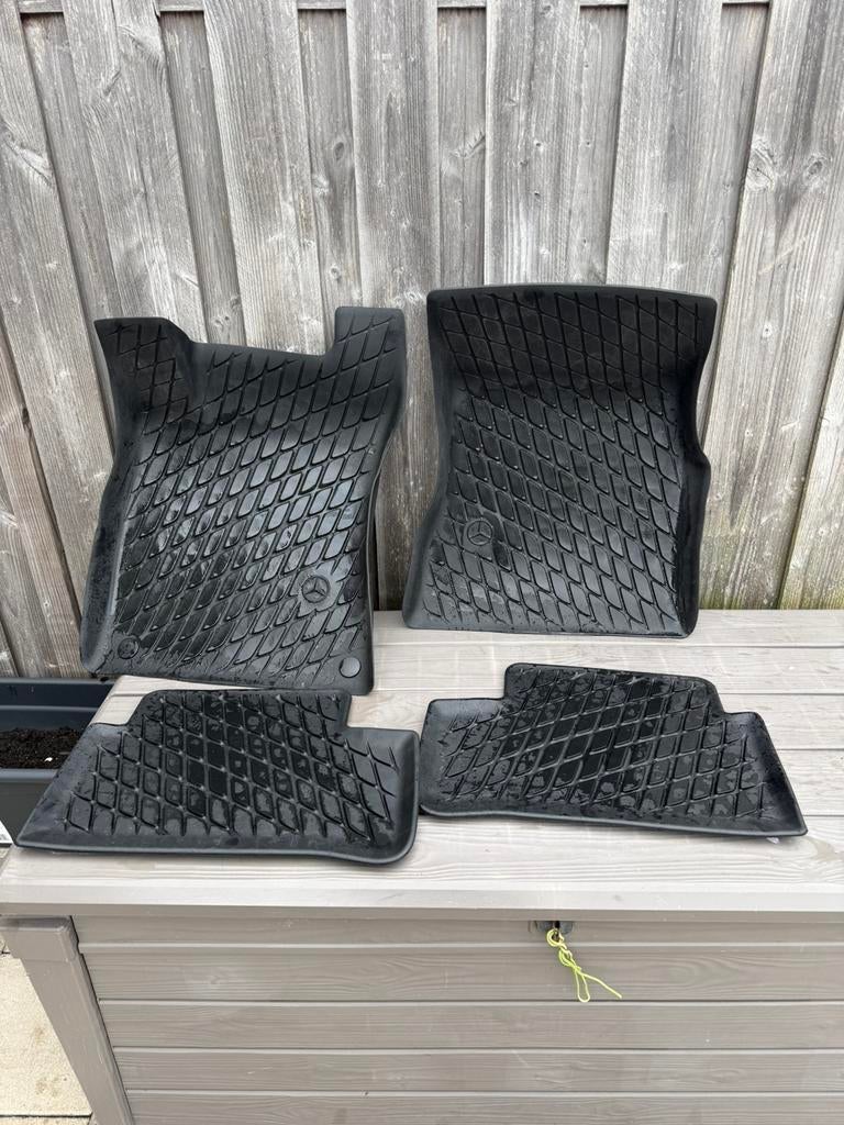 Mercedes benz B klasse rubberen kuipmatten, Ophalen, Zo goed als nieuw