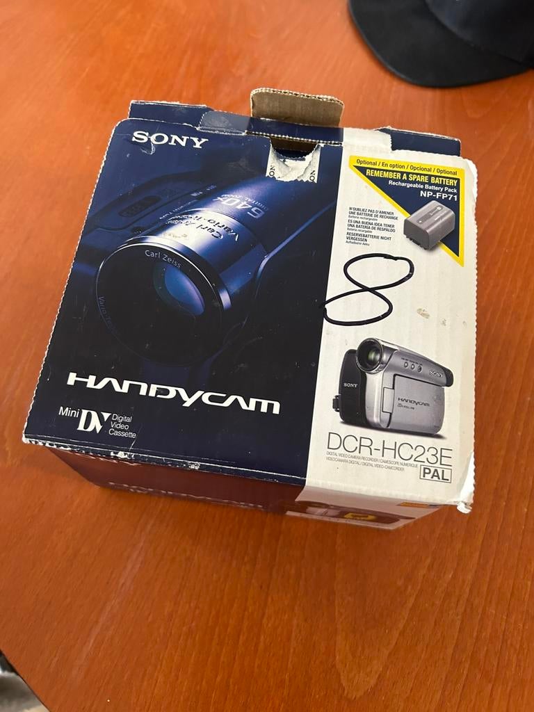 Sony dcr-hc23e compleet, Audio, Tv en Foto, Videocamera's Digitaal, Mini dv, 20x of meer, Ophalen of Verzenden, Zo goed als nieuw