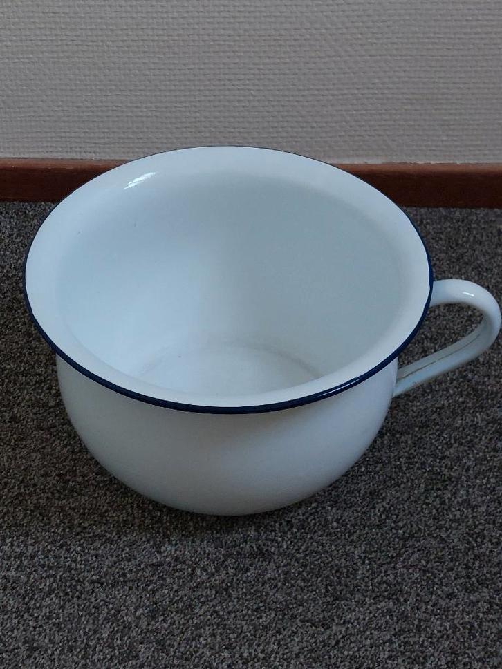 Witte emaille po uit vroeger tijden, Antiek en Kunst, Antiek | Emaille, Ophalen of Verzenden