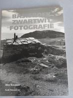 Basisboek zwartwit fotografie - Mich Buschman, Boeken, Ophalen of Verzenden, Gelezen, Fotograferen en Filmen