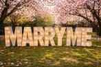 Lichtletters MARRY ME te huur bij ons!, Ophalen, Zo goed als nieuw, Geboorte of Huwelijk