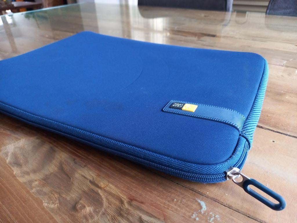 Case Logic laptophoes - Blauw - 135x25 cm, Computers en Software, Laptophoezen, Ophalen of Verzenden, 14 inch, Gebruikt, Case Logic