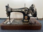 Antieke Singer naaimachine, Ophalen