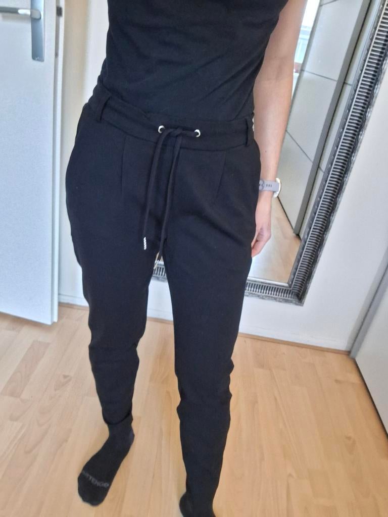 Amisu Zwarte Broek Maat 36 - Comfortabel en Stijlvol, Kleding | Dames, Broeken en Pantalons, Amisu, Ophalen of Verzenden