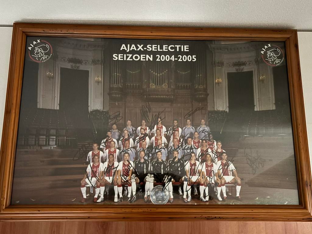 Gesigneerde Ingelijste poster van Ajax selectie2004-2005, Verzamelen, Sportartikelen en Voetbal, Ophalen of Verzenden, Zo goed als nieuw