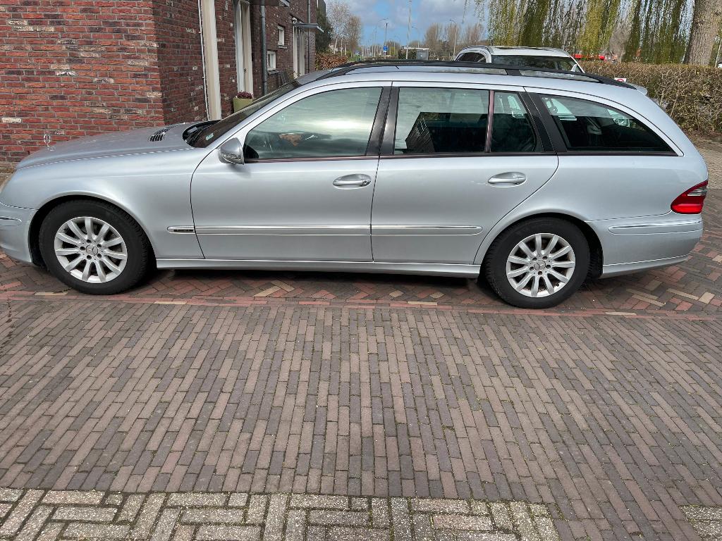 Mercedes-Benz E-Klasse 2.2 CDI E220 Combi AUT 2008 Grijs, Auto's, Mercedes-Benz, Zwart, Stationwagon, Diesel, Particulier