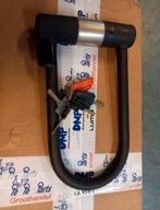 SALE NIEUWE BEUGELSLOTEN ART. op= OP, Magnum, Www.scooterapeldoorn.nl, Vlijtsewrg 17/2, 7317AC. APELDOORN, Nieuw