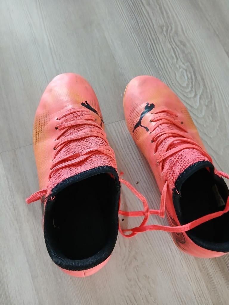 Voetbal schoenen, Maat XS of kleiner, Ophalen of Verzenden, Zo goed als nieuw, Schoenen