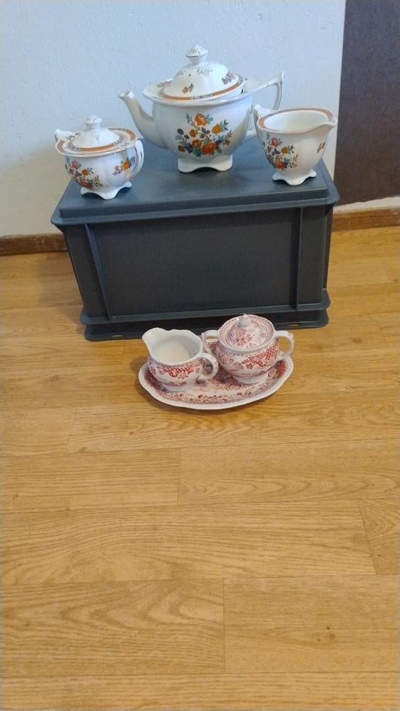 Engels theepot met melkkan en suikerpotje, Ophalen of Verzenden